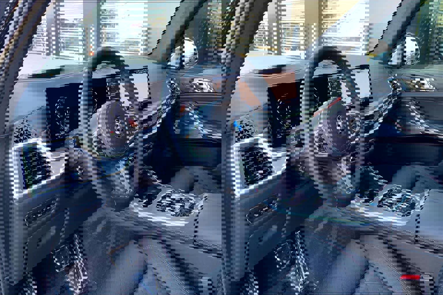 Used 2024 BMW X7 xDrive40i w/ M Sport Package image 15