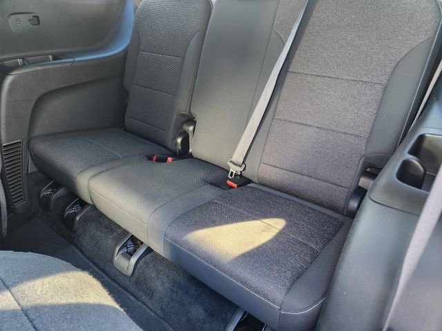 Used 2025 Chevrolet Traverse LT image 29