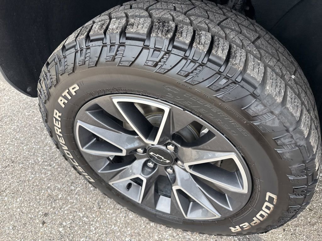 Used 2022 Chevrolet Suburban Z71 w/ Luxury Package AWD/4WD image 10