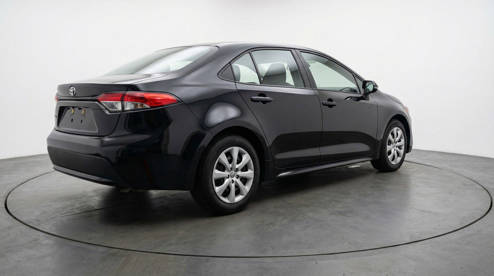 Used 2025 Toyota Corolla LE FWD image 9