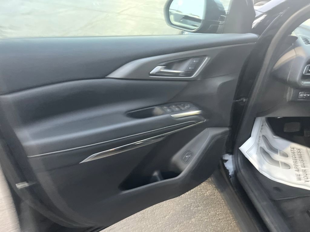 Used 2025 Chevrolet Traverse LT image 14