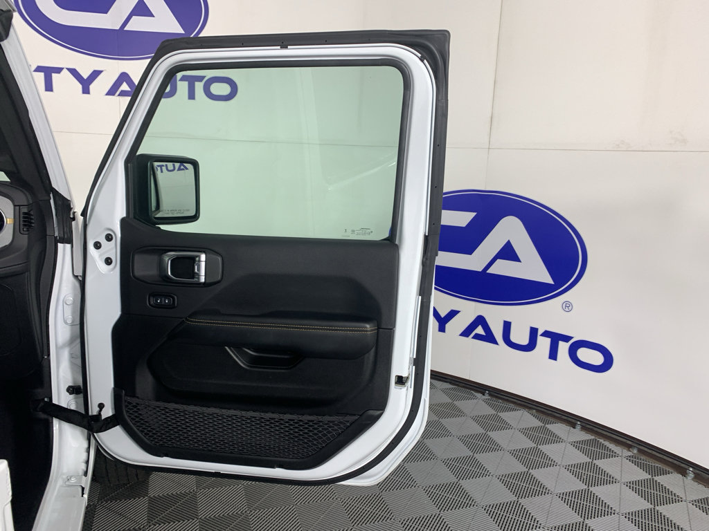 Used 2025 Jeep Wrangler Sahara AWD/4WD image 39