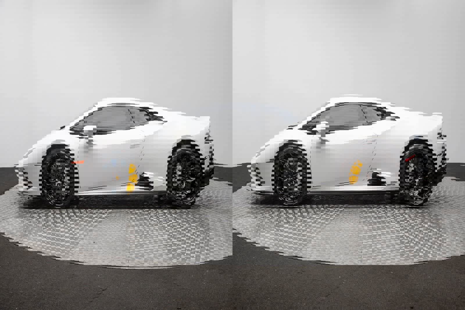 Used 2022 Lamborghini Huracan EVO image 3