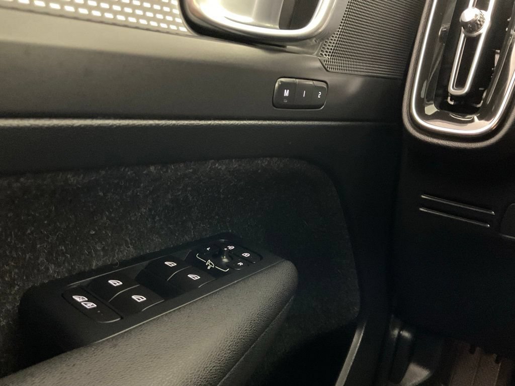 Used 2019 Volvo XC40 T5 R-Design AWD/4WD image 18