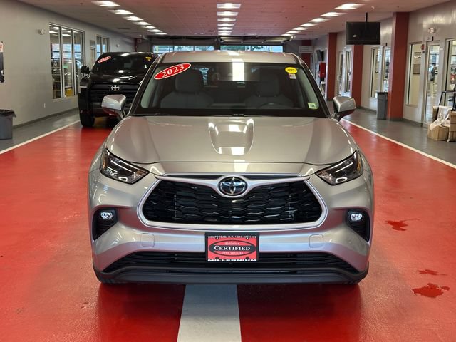 Used 2023 Toyota Highlander LE AWD/4WD image 8