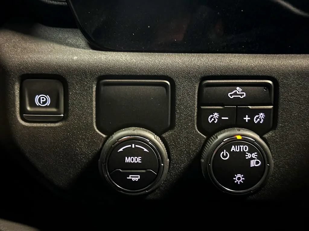 Used 2024 Chevrolet Silverado 1500 LT RWD image 39