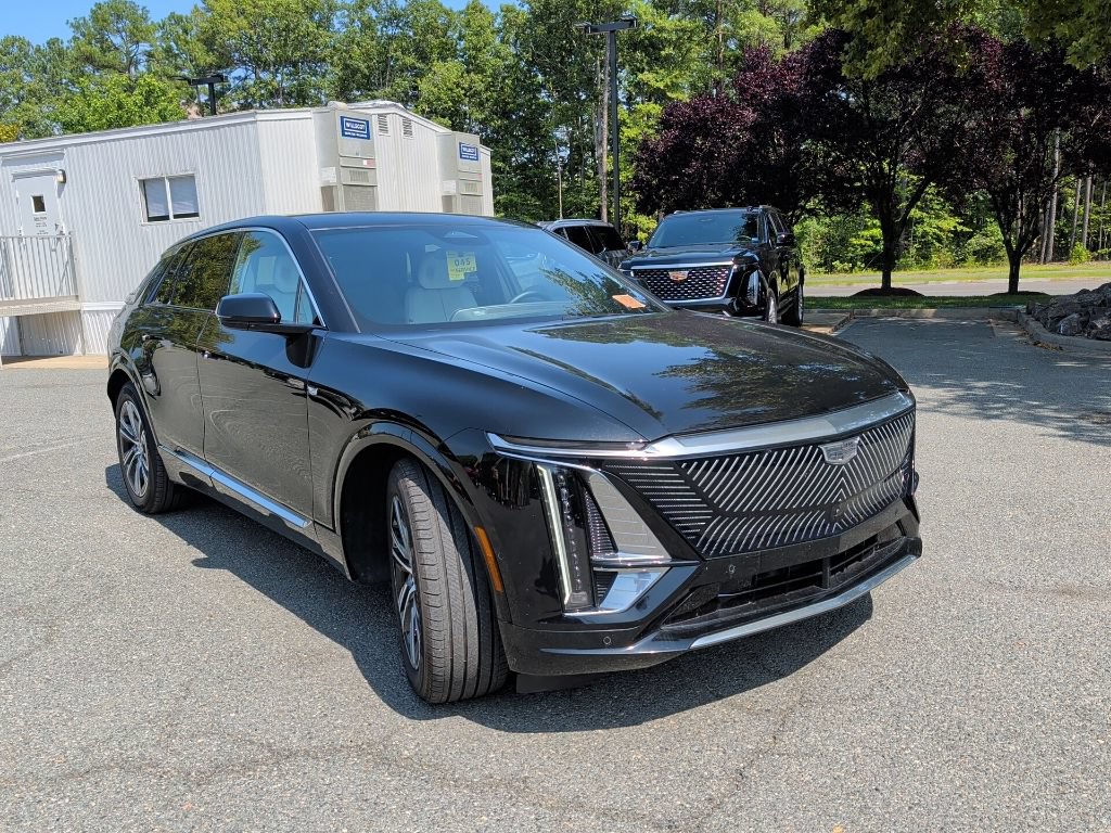 Used 2024 Cadillac Lyriq Luxury w/ LPO, Floor Liner Package AWD/4WD image 1