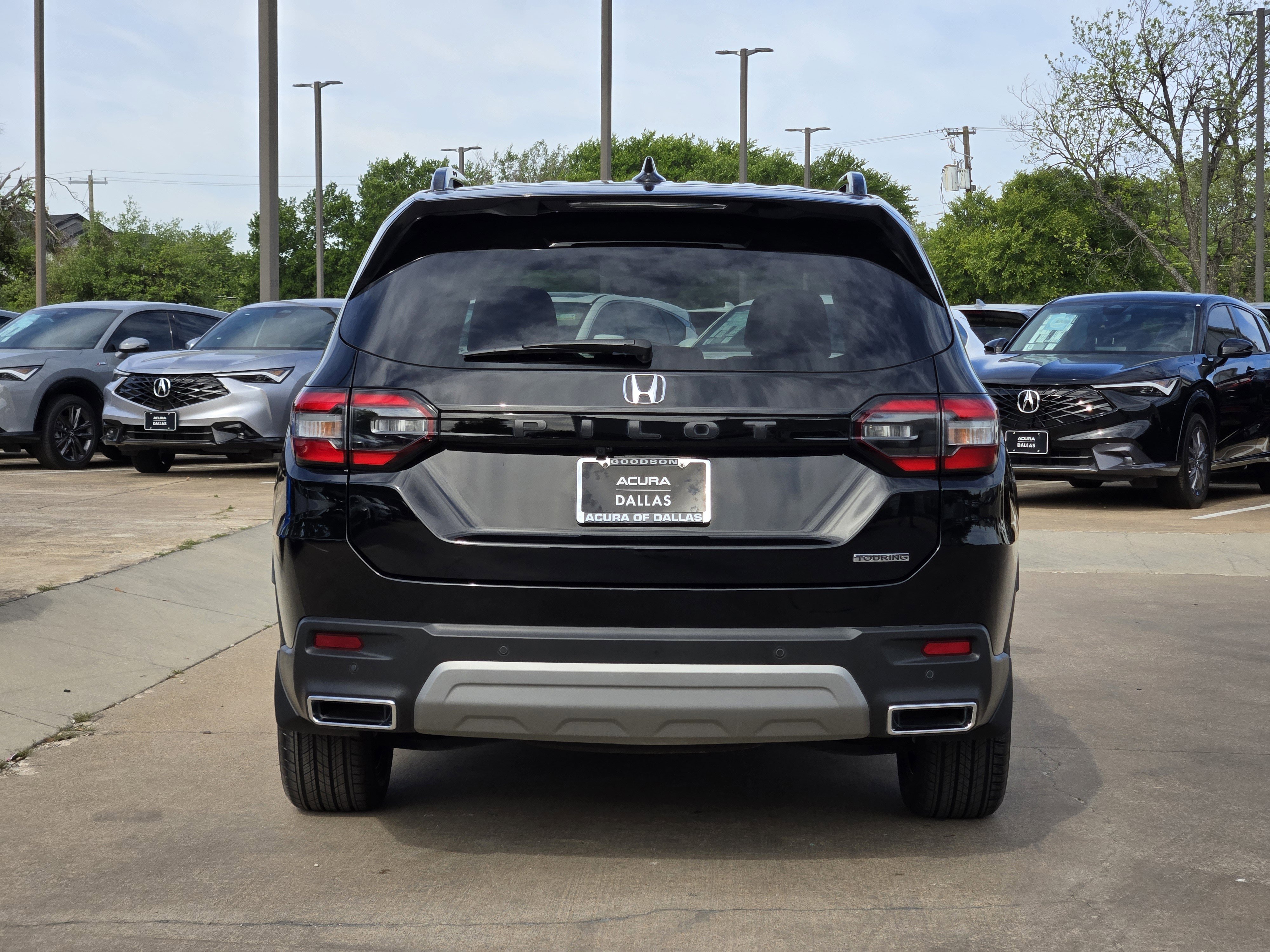 Used 2025 Honda Pilot Touring image 7