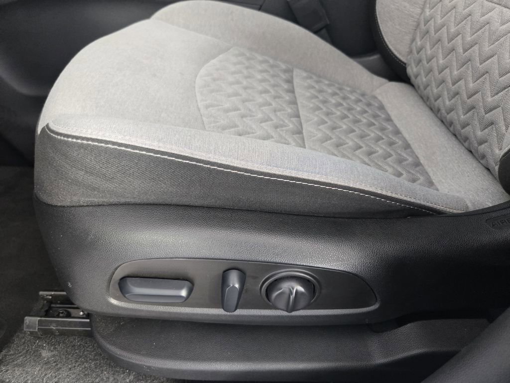 Used 2023 Chevrolet Equinox LS w/ LS Convenience Package FWD image 25