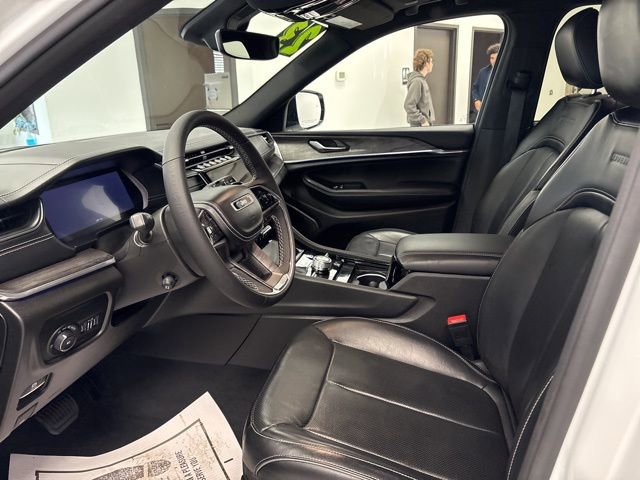 Used 2023 Jeep Grand Cherokee Overland image 15
