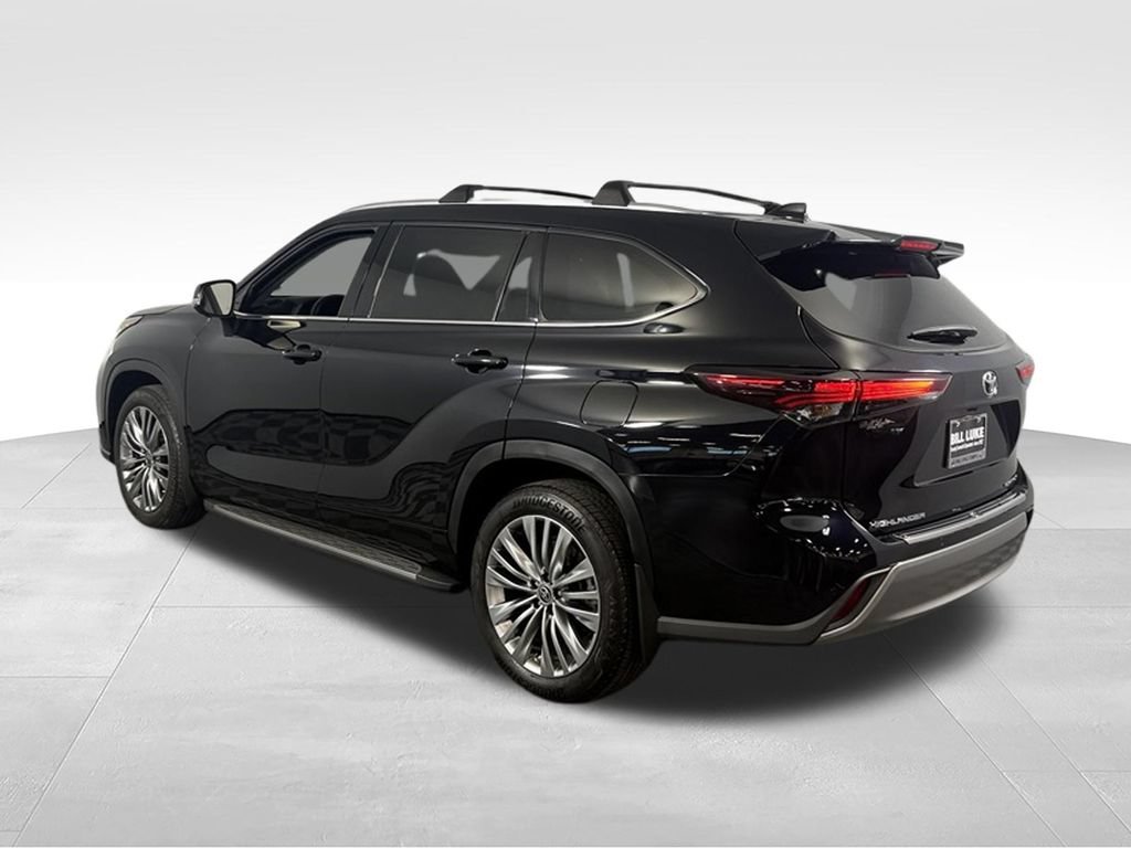 Used 2024 Toyota Highlander Platinum FWD image 6