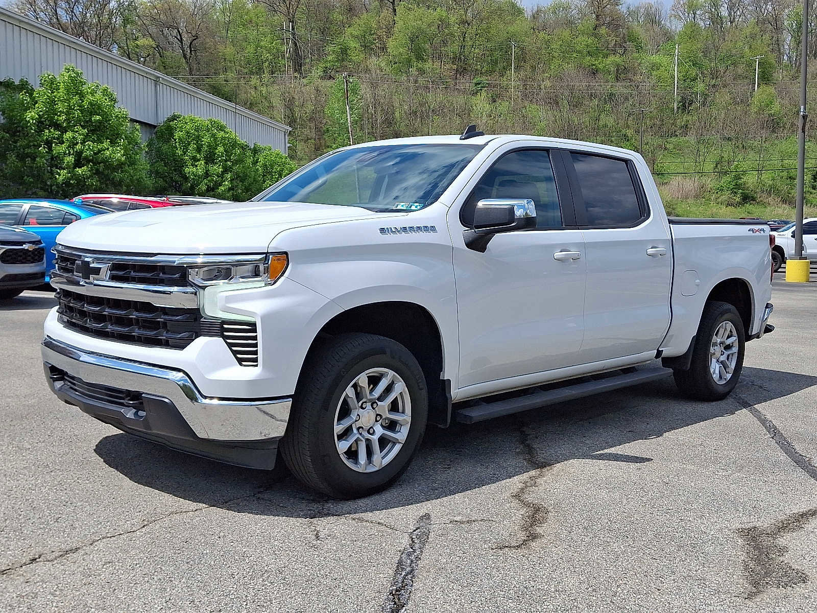 Used 2023 Chevrolet Silverado 1500 LT AWD/4WD image 3