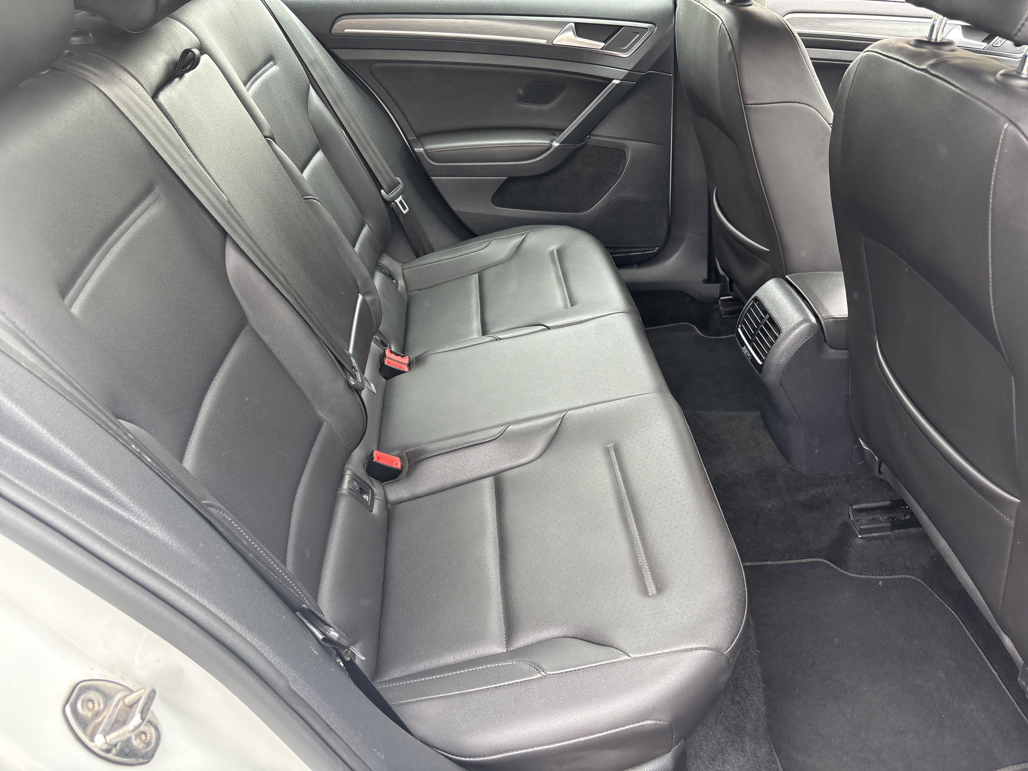 Used 2018 Volkswagen e-Golf SEL Premium image 11