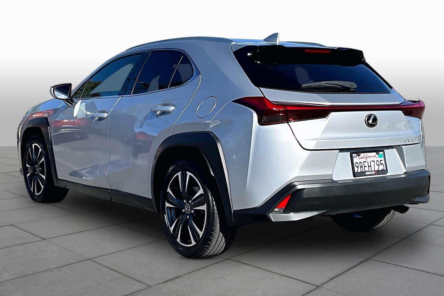 Used 2019 Lexus UX 200 w/ Premium Package FWD image 10