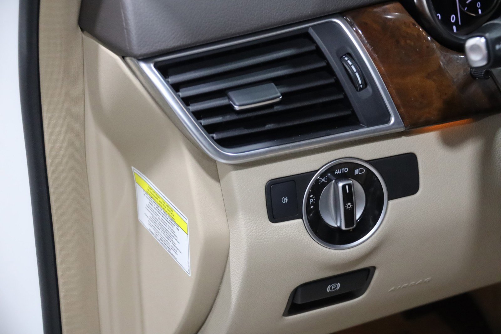 Used 2013 Mercedes-Benz GL 550 4MATIC AMG Sport 4dr Suv image 61