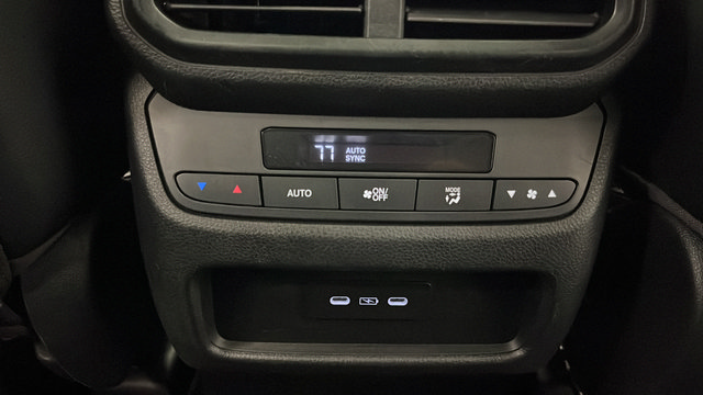 Used 2024 Honda Pilot Touring image 37