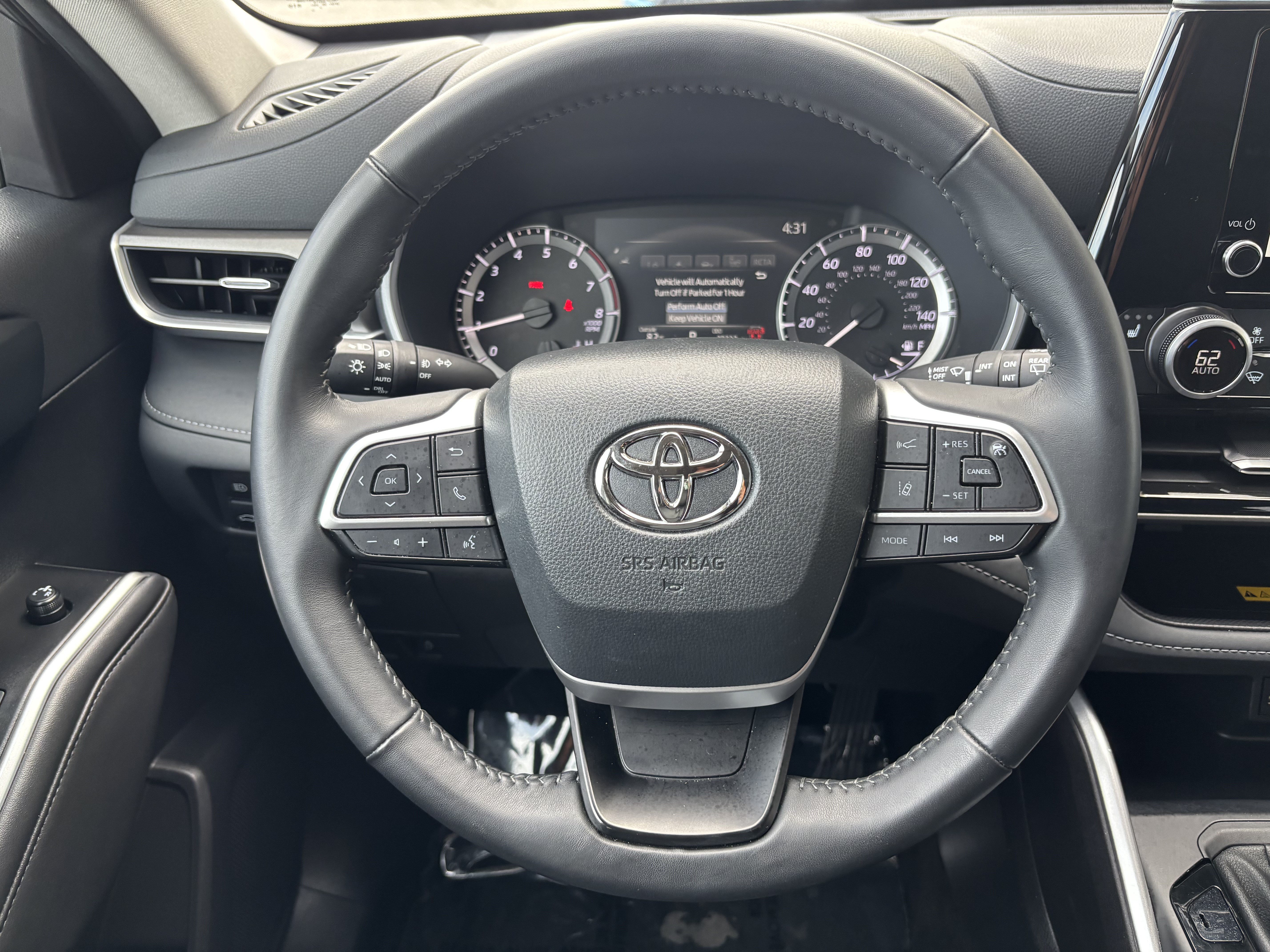 Used 2025 Toyota Highlander XLE AWD/4WD image 14