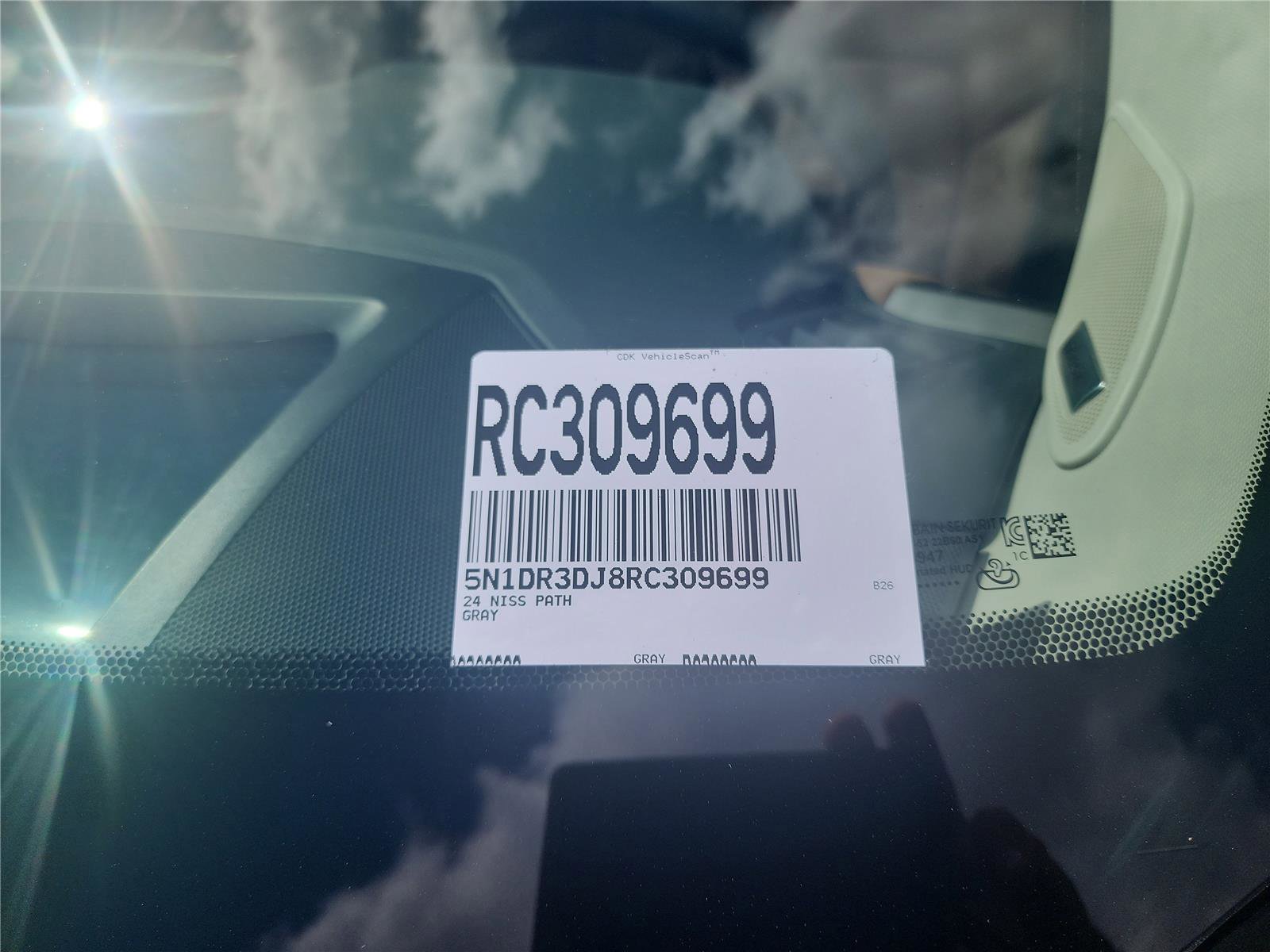 Used 2024 Nissan Pathfinder Platinum w/ Cargo Package image 10