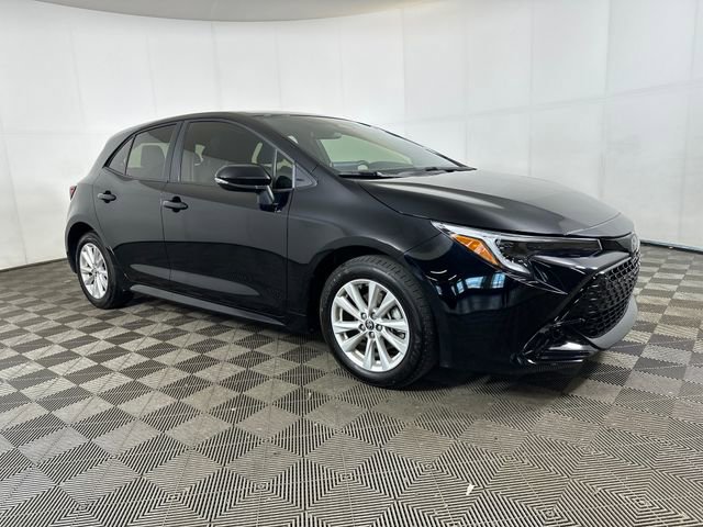 Used 2025 Toyota Corolla SE w/ SE Package image 2