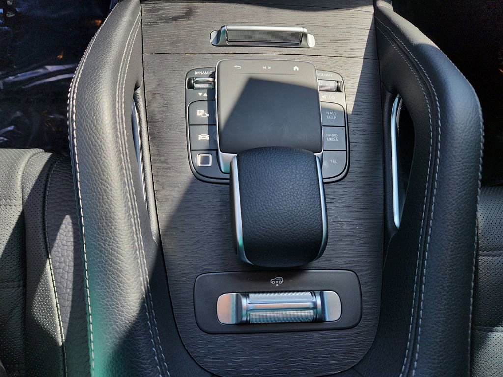 Used 2025 Mercedes-Benz GLS 580 4MATIC image 16
