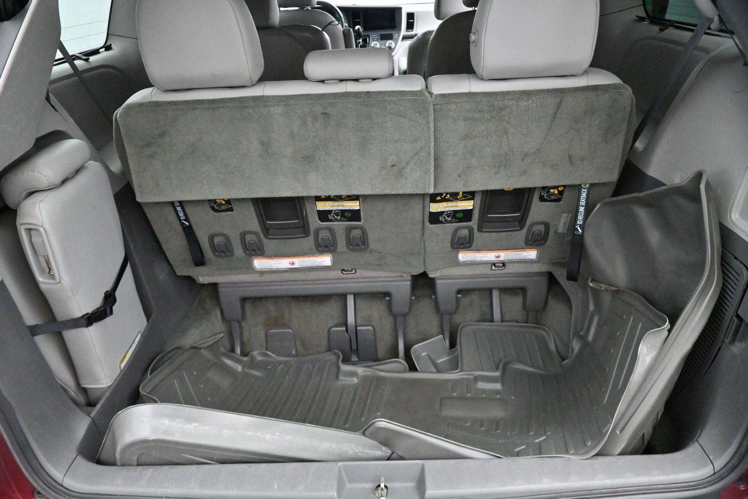 Used 2017 Toyota Sienna XLE w/ XLE Navigation Package FWD image 9