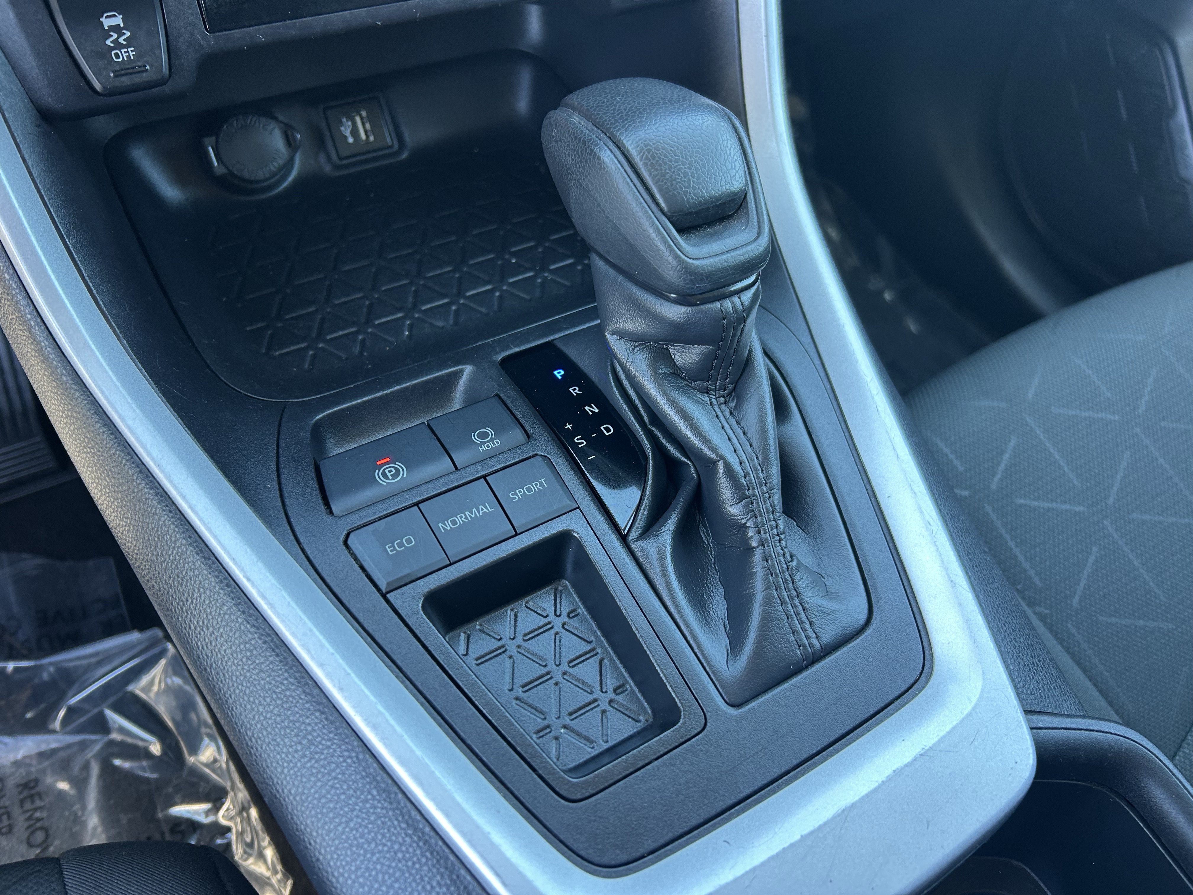 Certified 2024 Toyota RAV4 XLE FWD image 23