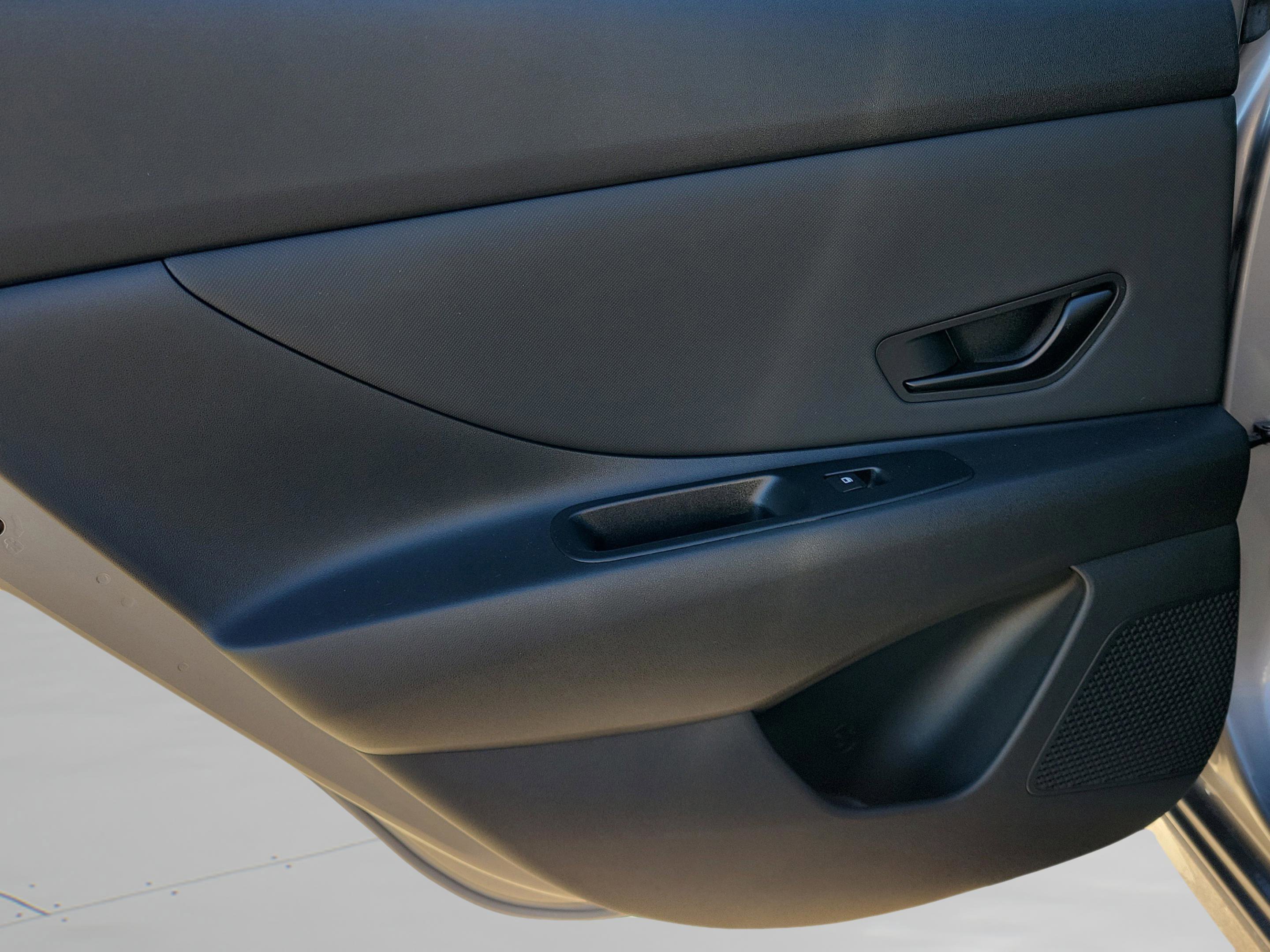 Used 2025 Hyundai Elantra SEL image 9