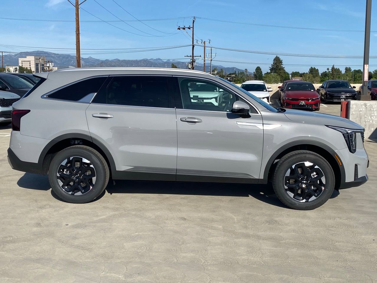 New 2026 Kia Sorento S image 2