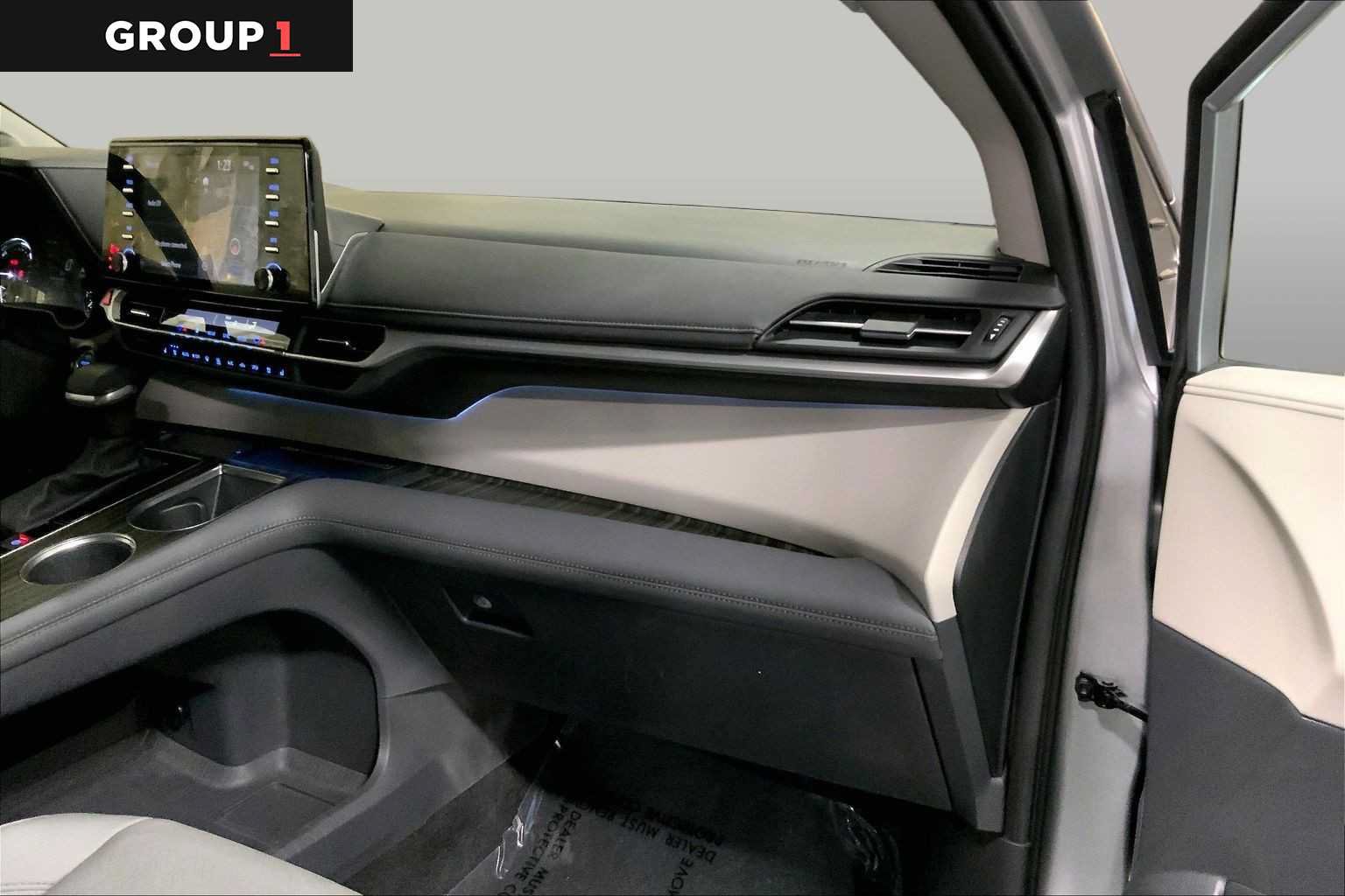Certified 2024 Toyota Sienna Limited AWD/4WD image 19