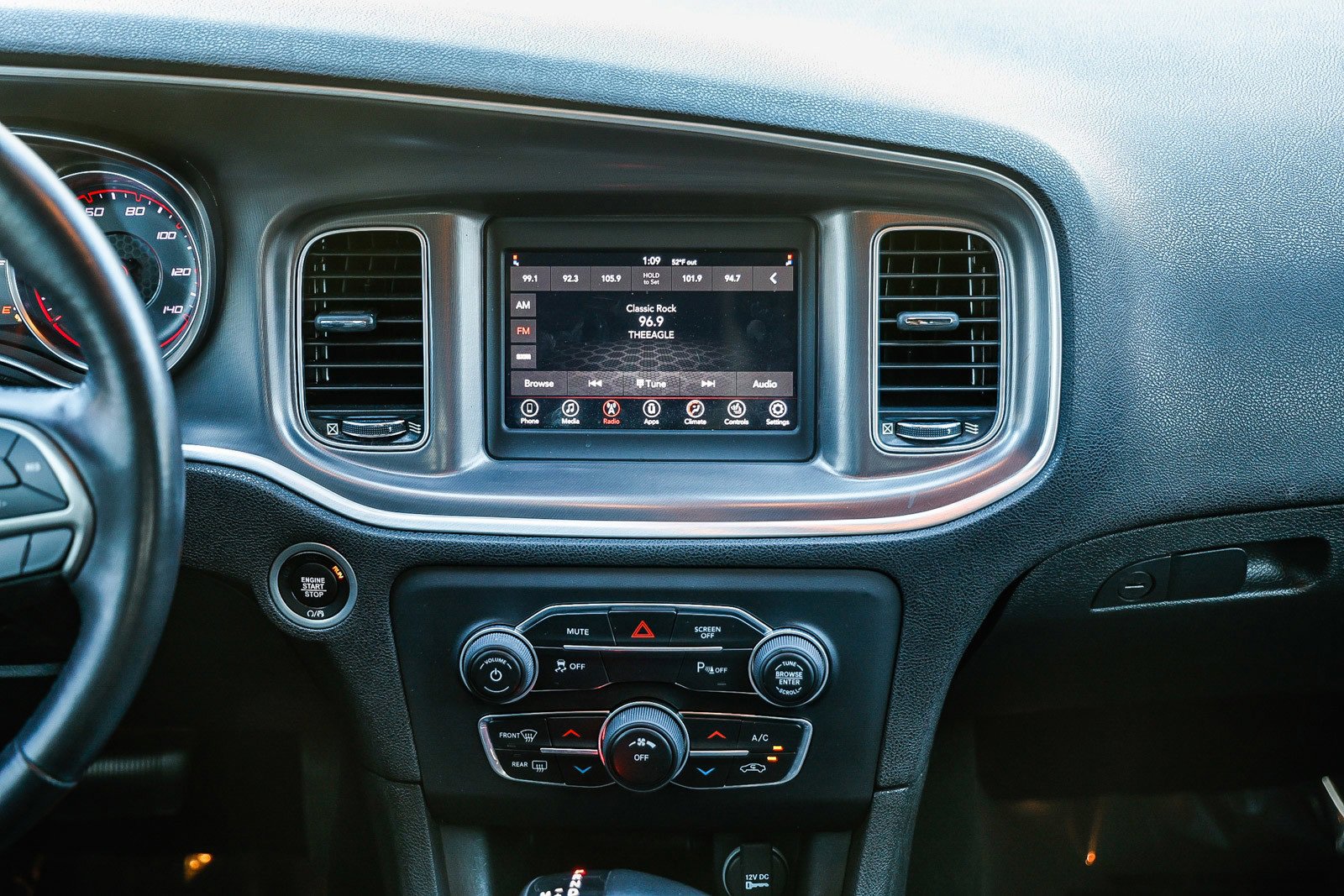 Used 2019 Dodge Charger SXT w/ Leather Interior Group image 11