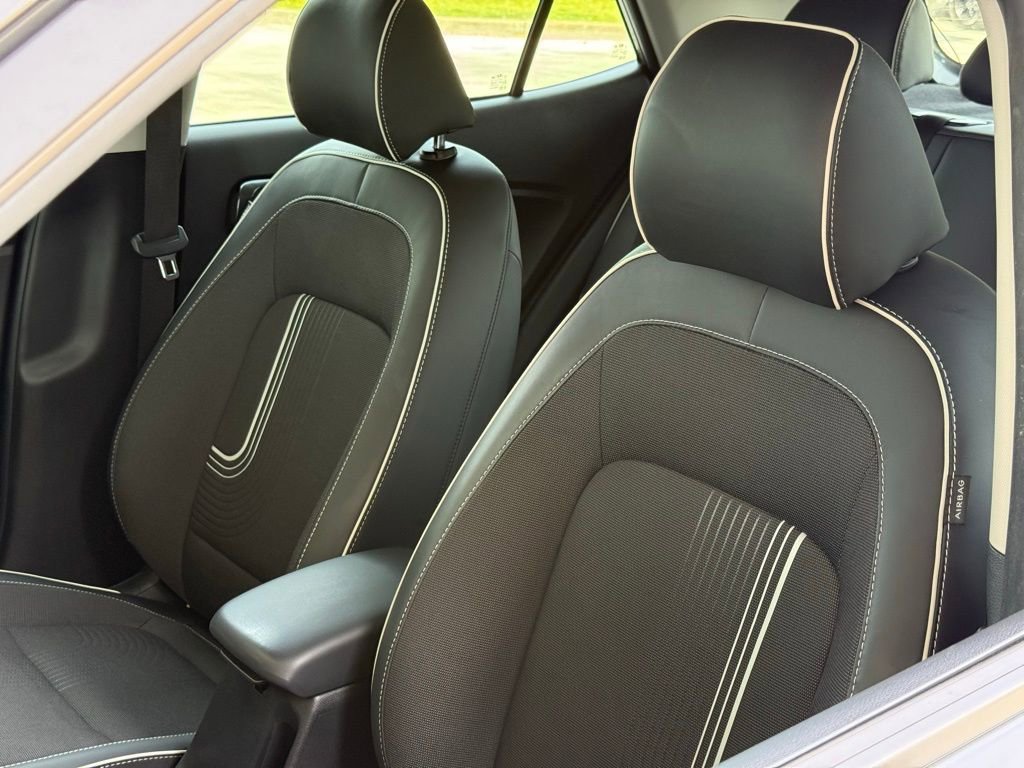 Used 2024 Hyundai Venue Limited FWD image 17
