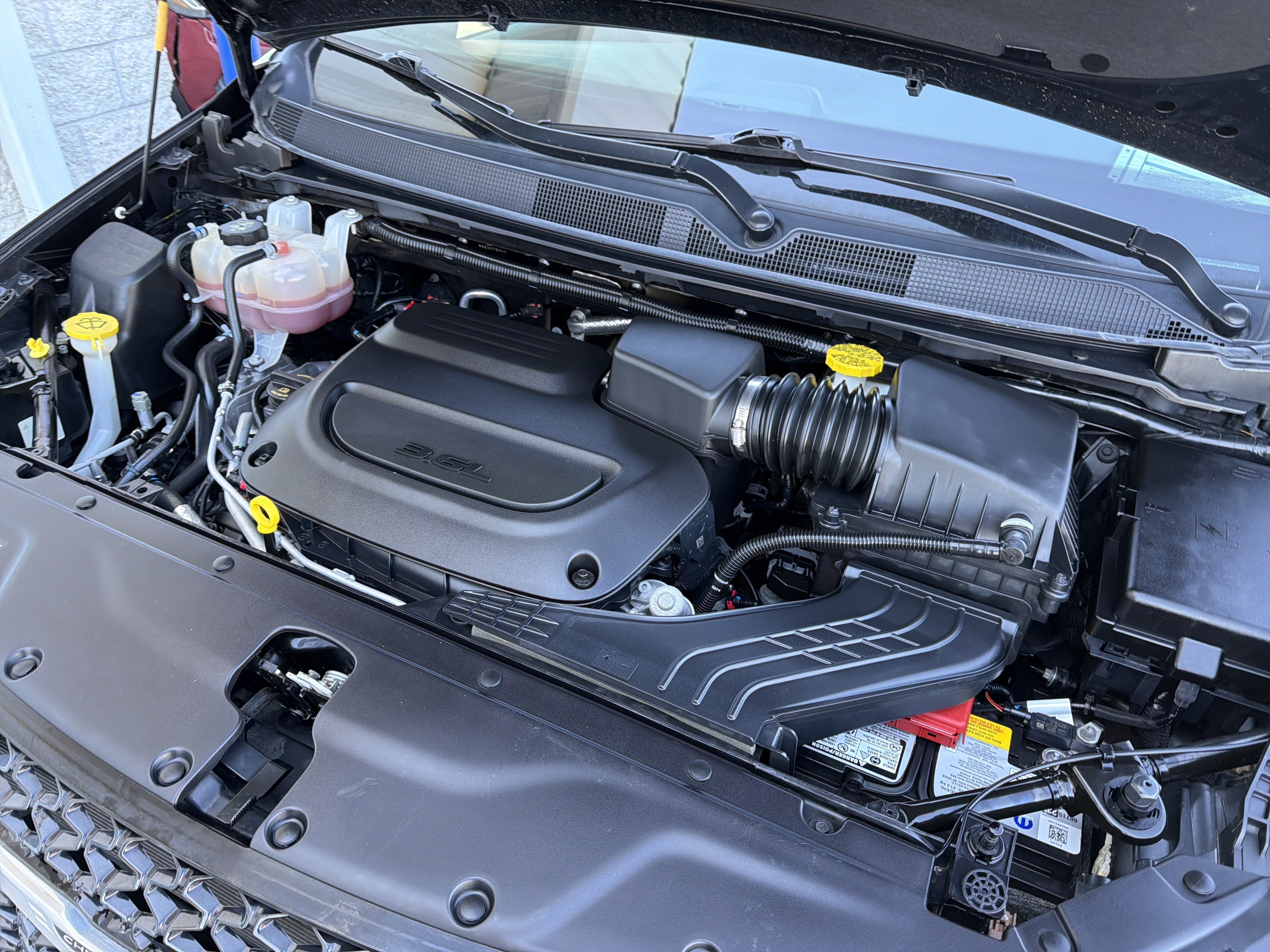 Used 2025 Chrysler Pacifica Select FWD image 48