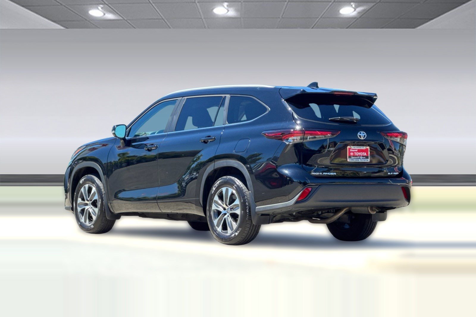 Used 2026 Toyota Highlander XLE AWD/4WD image 3