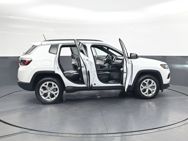 Used 2024 Jeep Compass Latitude AWD/4WD image 41