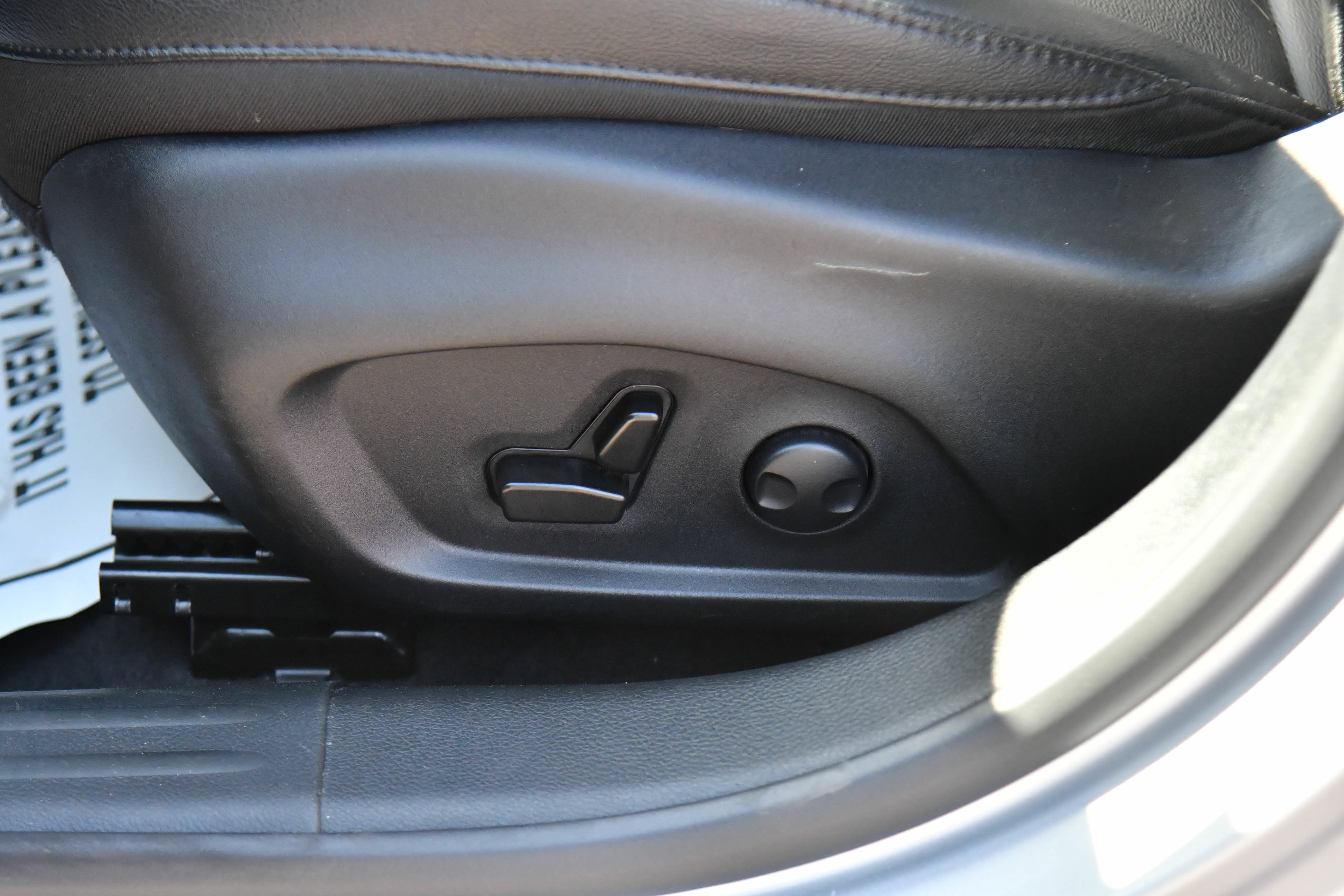 Used 2025 Jeep Compass Limited AWD/4WD image 17