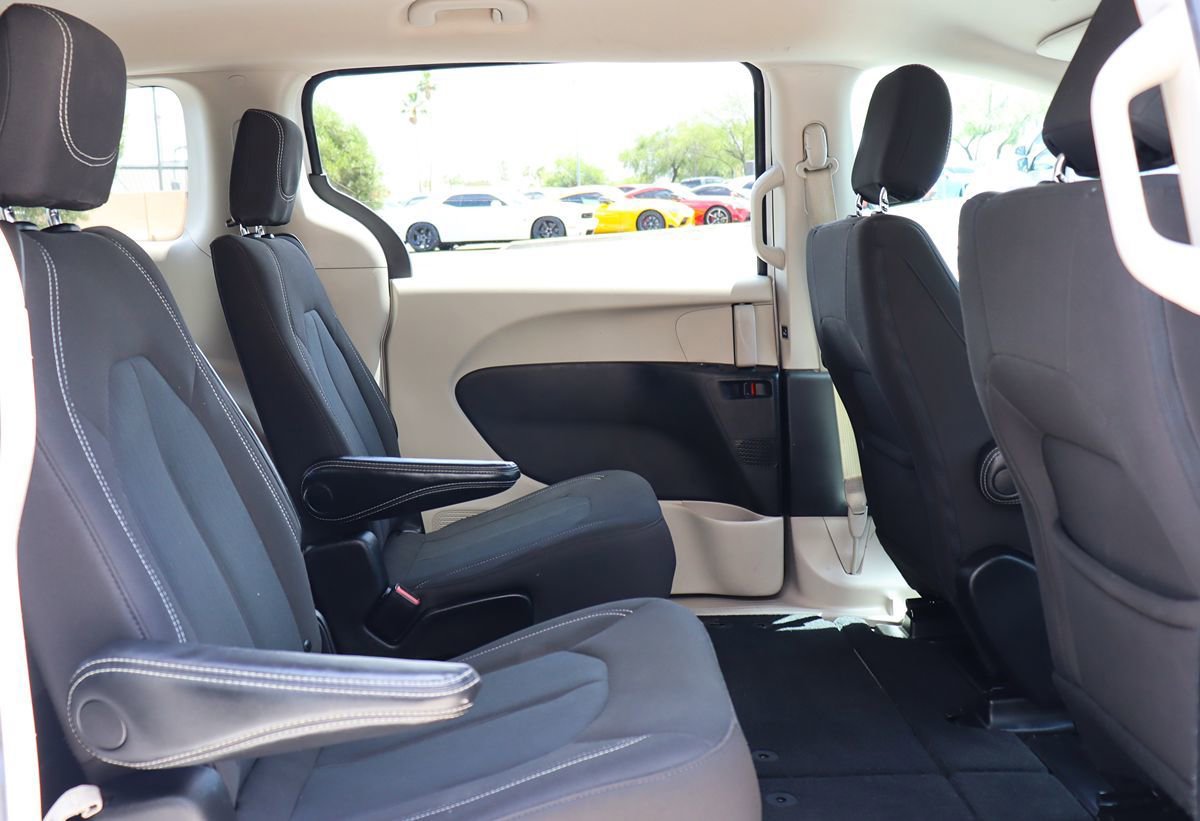 Used 2023 Chrysler Voyager LX FWD image 28
