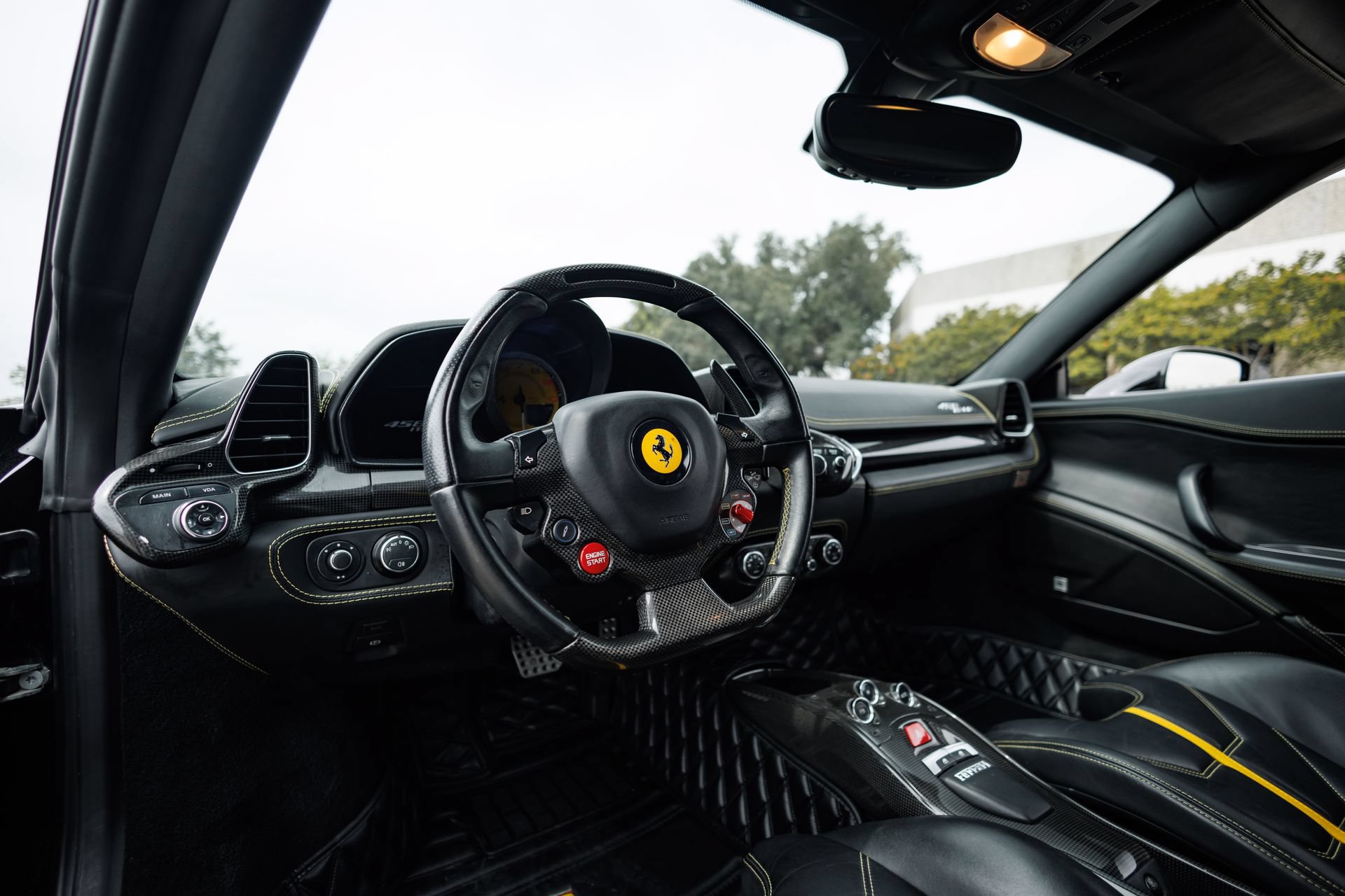 Used 2012 Ferrari 458 Italia Coupe RWD image 39