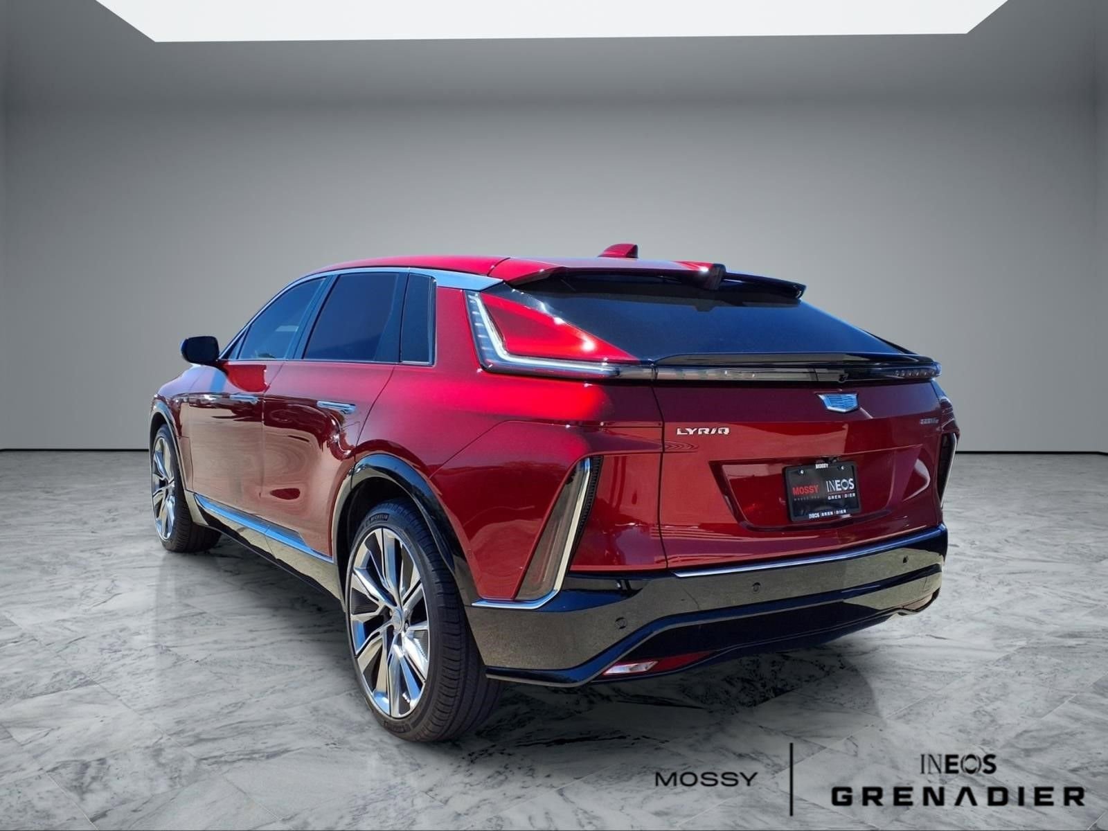 Used 2024 Cadillac Lyriq Luxury w/ LPO, Floor Liner Package AWD/4WD image 2