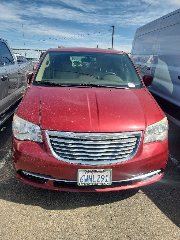 Used 2012 Chrysler Town & Country Touring w/ Entertainment Group #1 FWD image 2