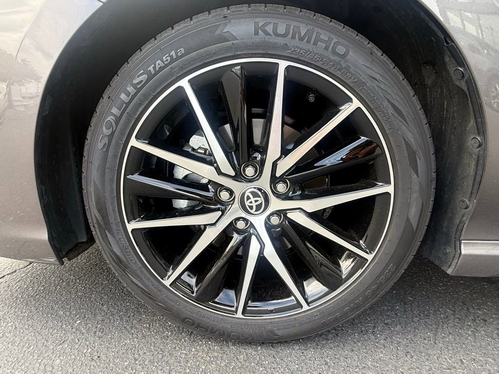 Used 2024 Toyota Camry SE image 6