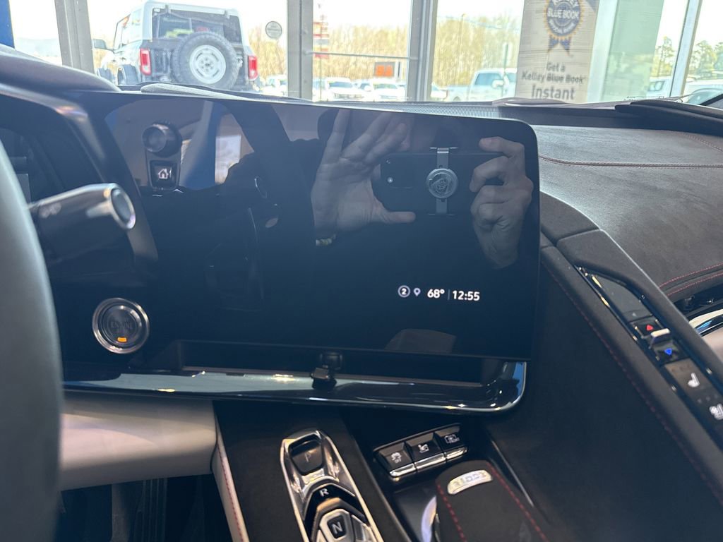 Used 2023 Chevrolet Corvette Stingray Premium Conv w/ Z51 Performance Package image 23