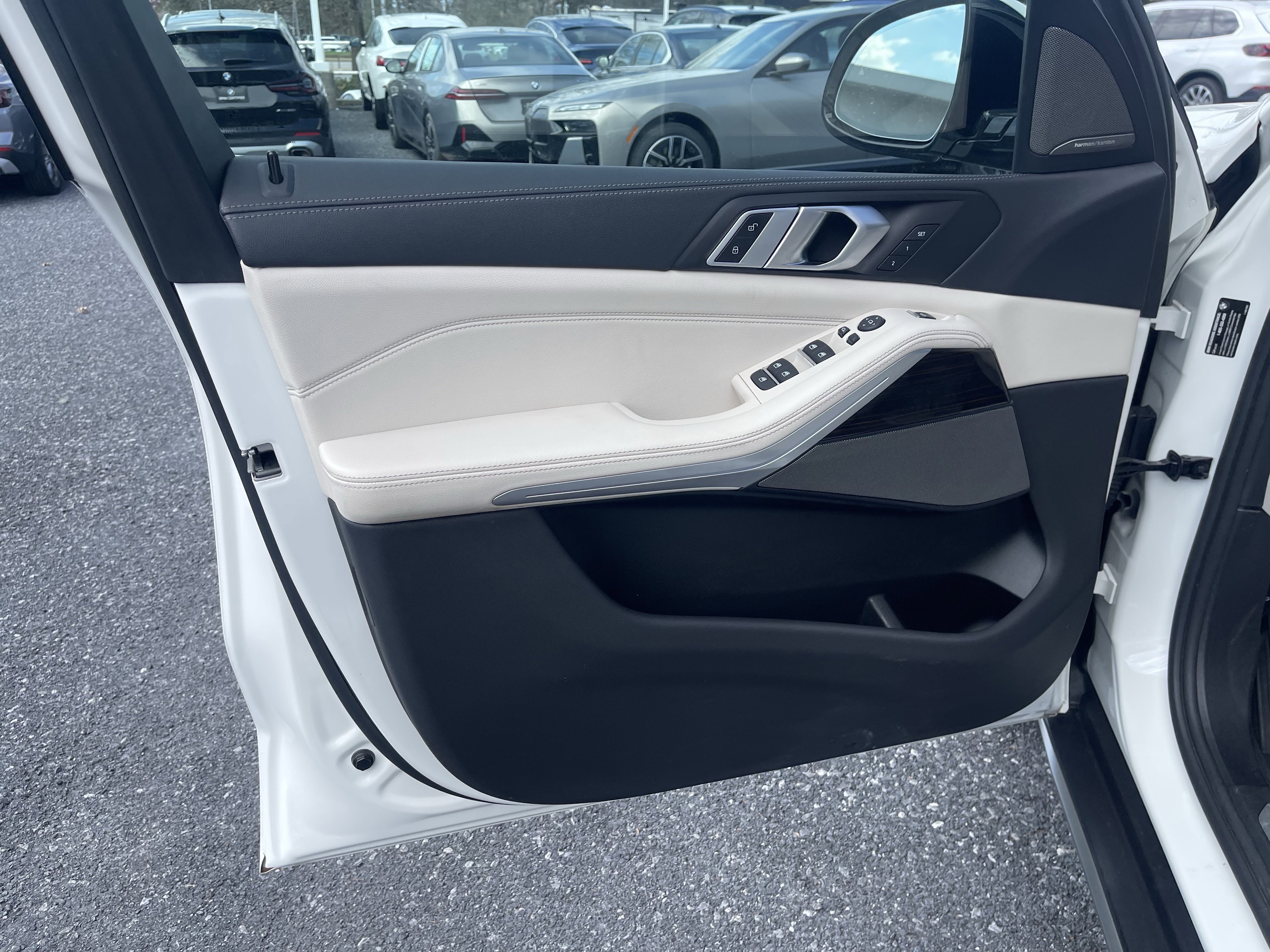 Used 2021 BMW X5 xDrive40i w/ Premium Package image 10