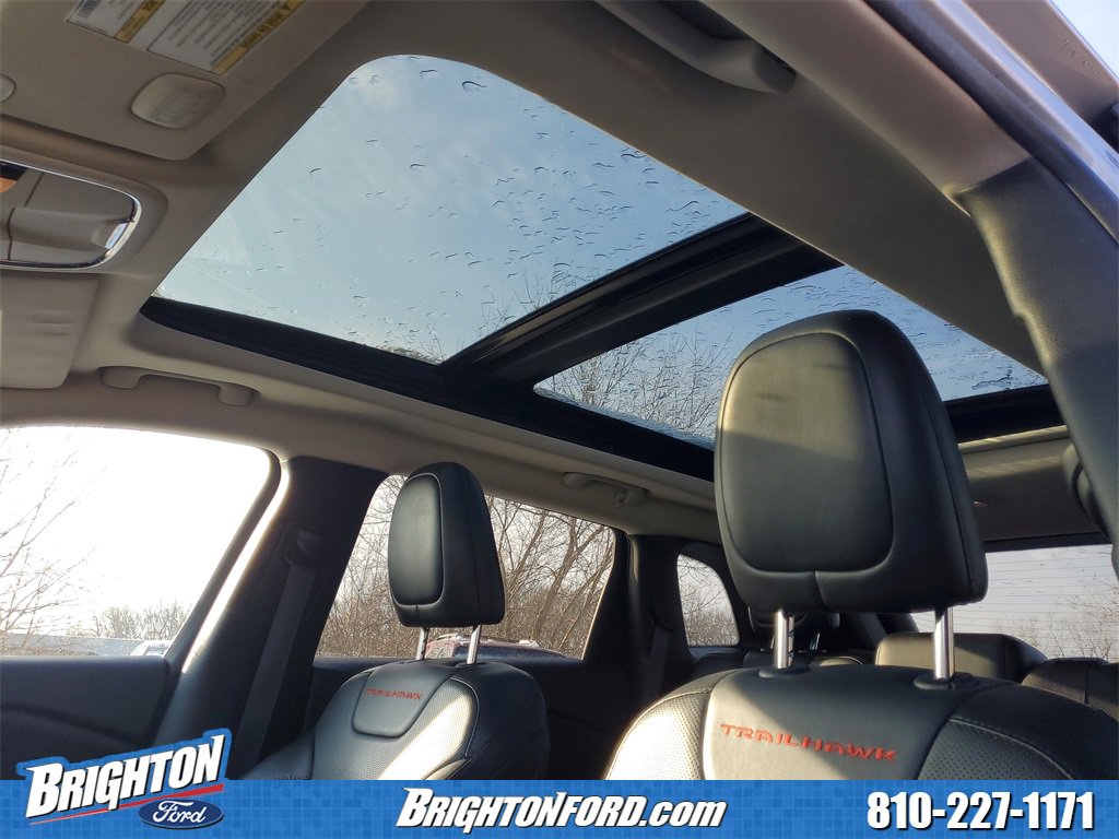 Used 2017 Jeep Cherokee Trailhawk image 11