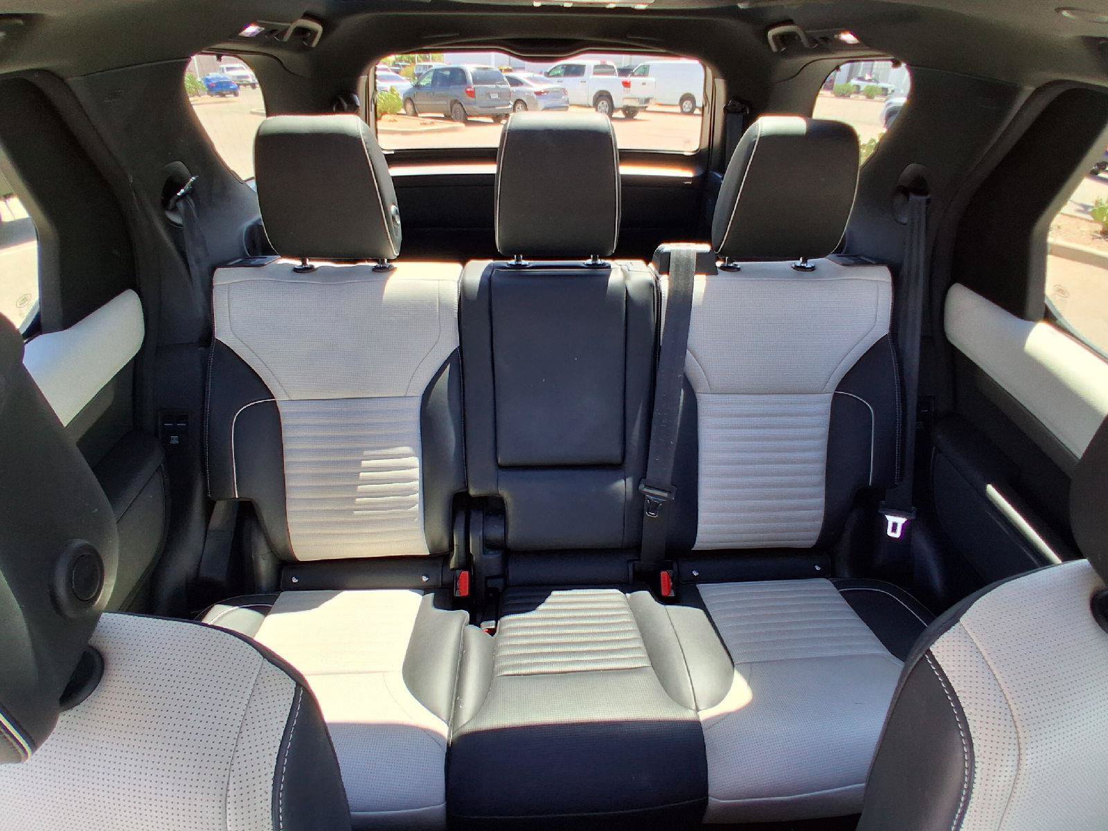 Used 2021 Land Rover Discovery HSE R-Dynamic AWD/4WD image 31
