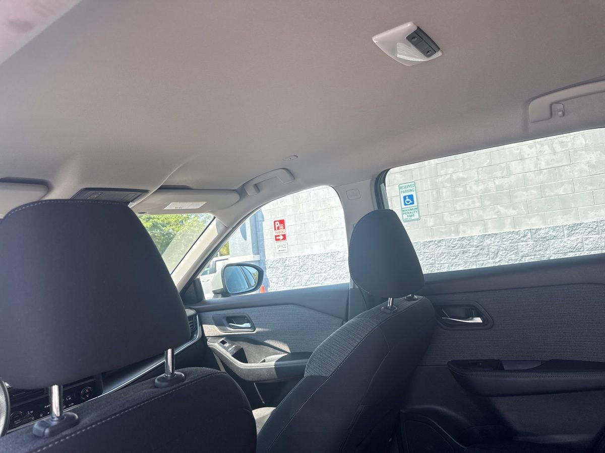 Used 2023 Nissan Rogue SV image 33