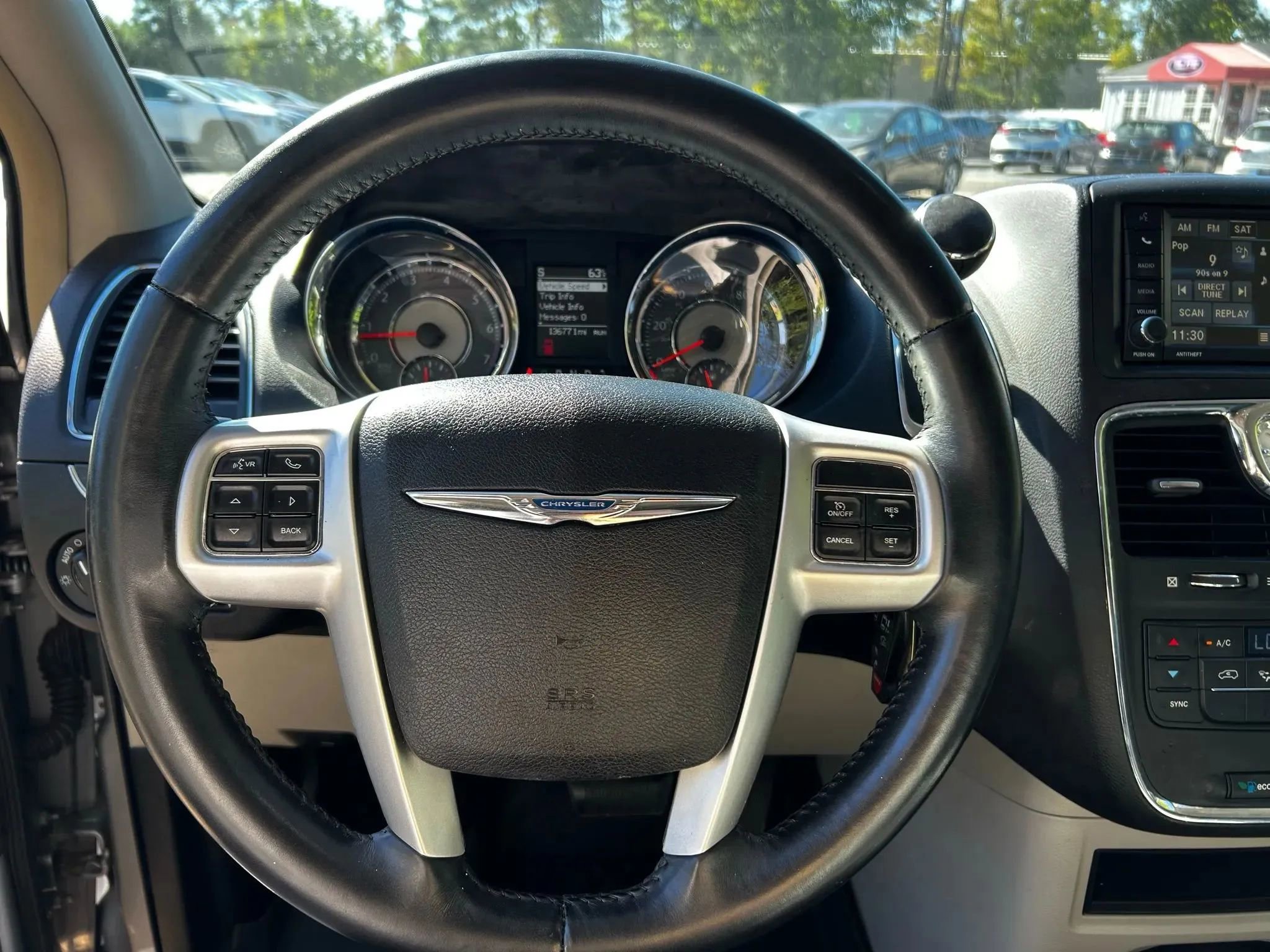 Used 2016 Chrysler Town & Country Touring image 16