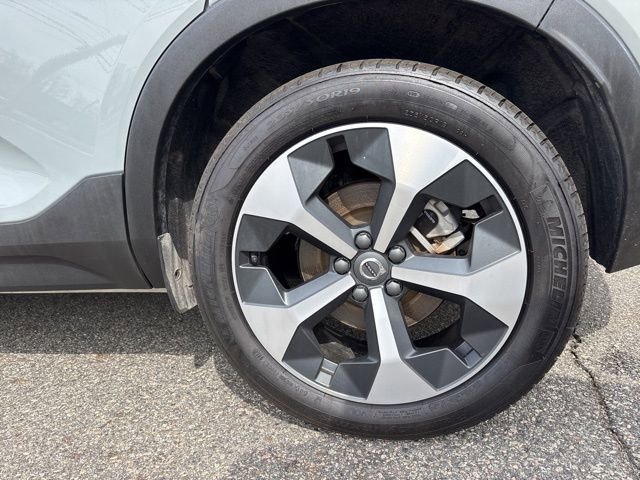 Used 2025 Volvo XC40 B5 Plus image 10