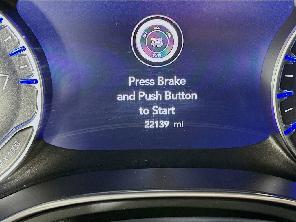 Used 2025 Chrysler Pacifica Limited FWD image 17