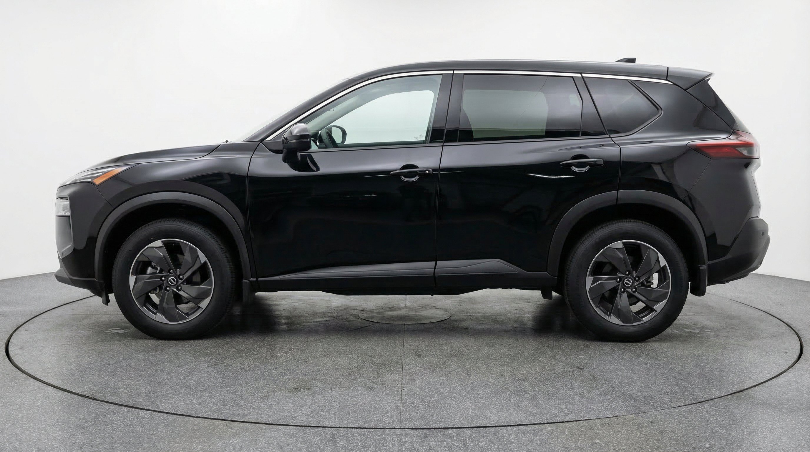 Used 2025 Nissan Rogue SV AWD/4WD image 5