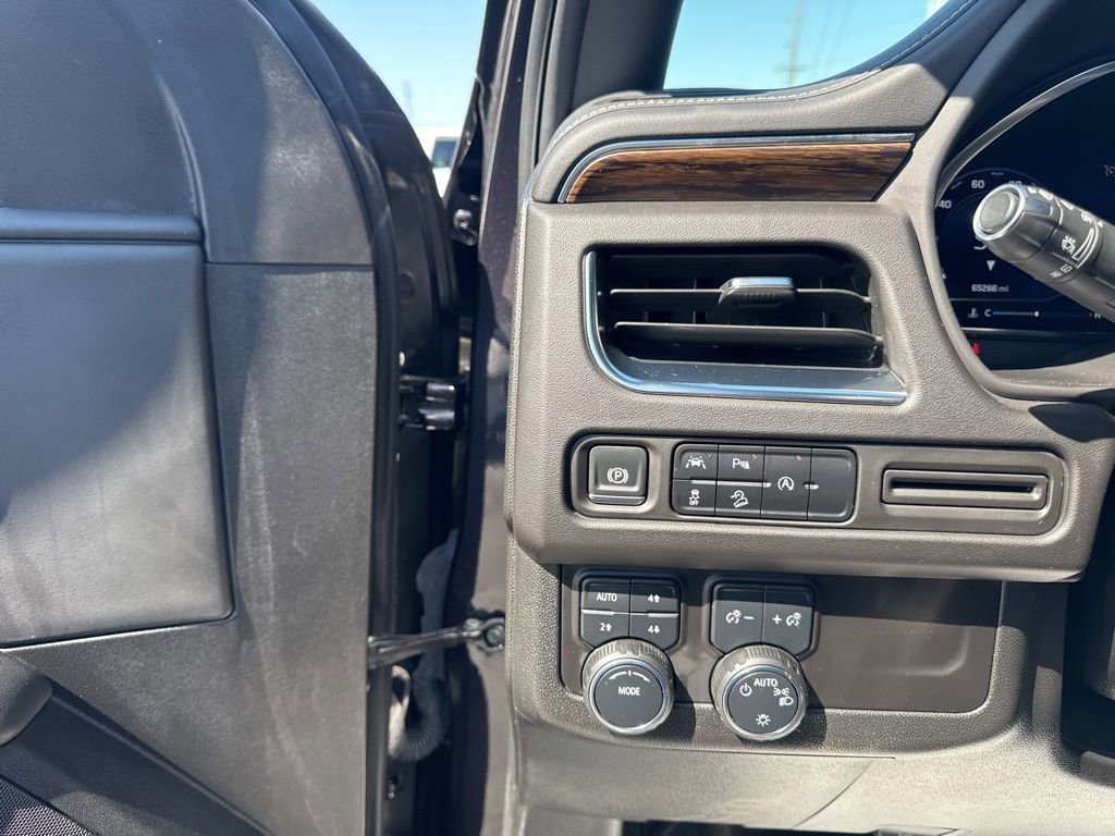 Used 2024 Chevrolet Tahoe Premier AWD/4WD image 12